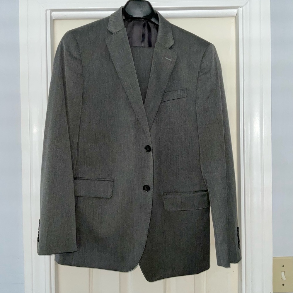 Great full piece suit! Jacket is a 40 regular and matching pants are 30 x 32!